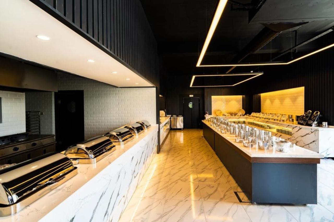 Novel Centre Point Hotel Famagusta  Ngoại thất bức ảnh